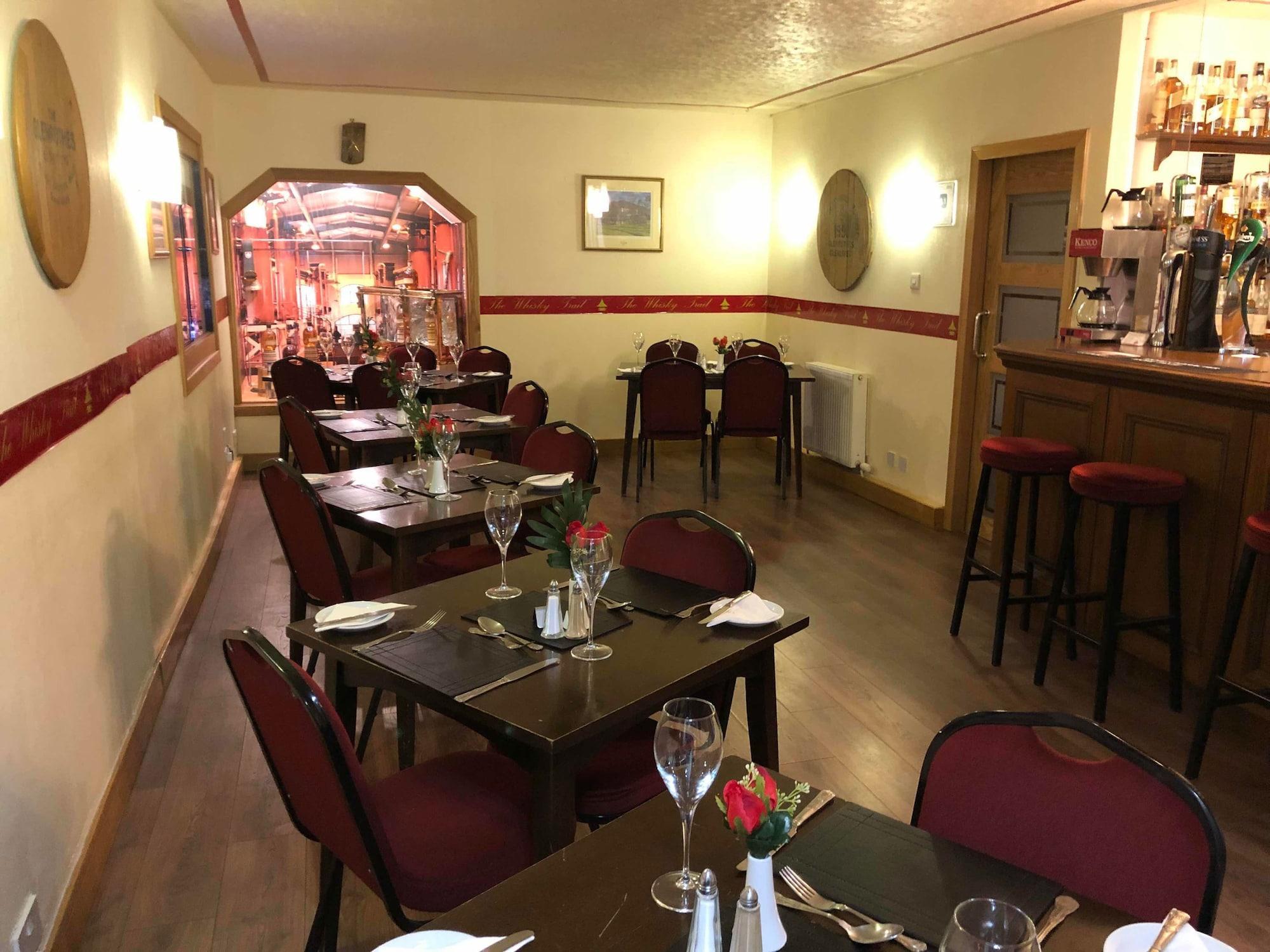 Oyo Eastbank Hotel, Speyside Scotland Rothes Екстер'єр фото